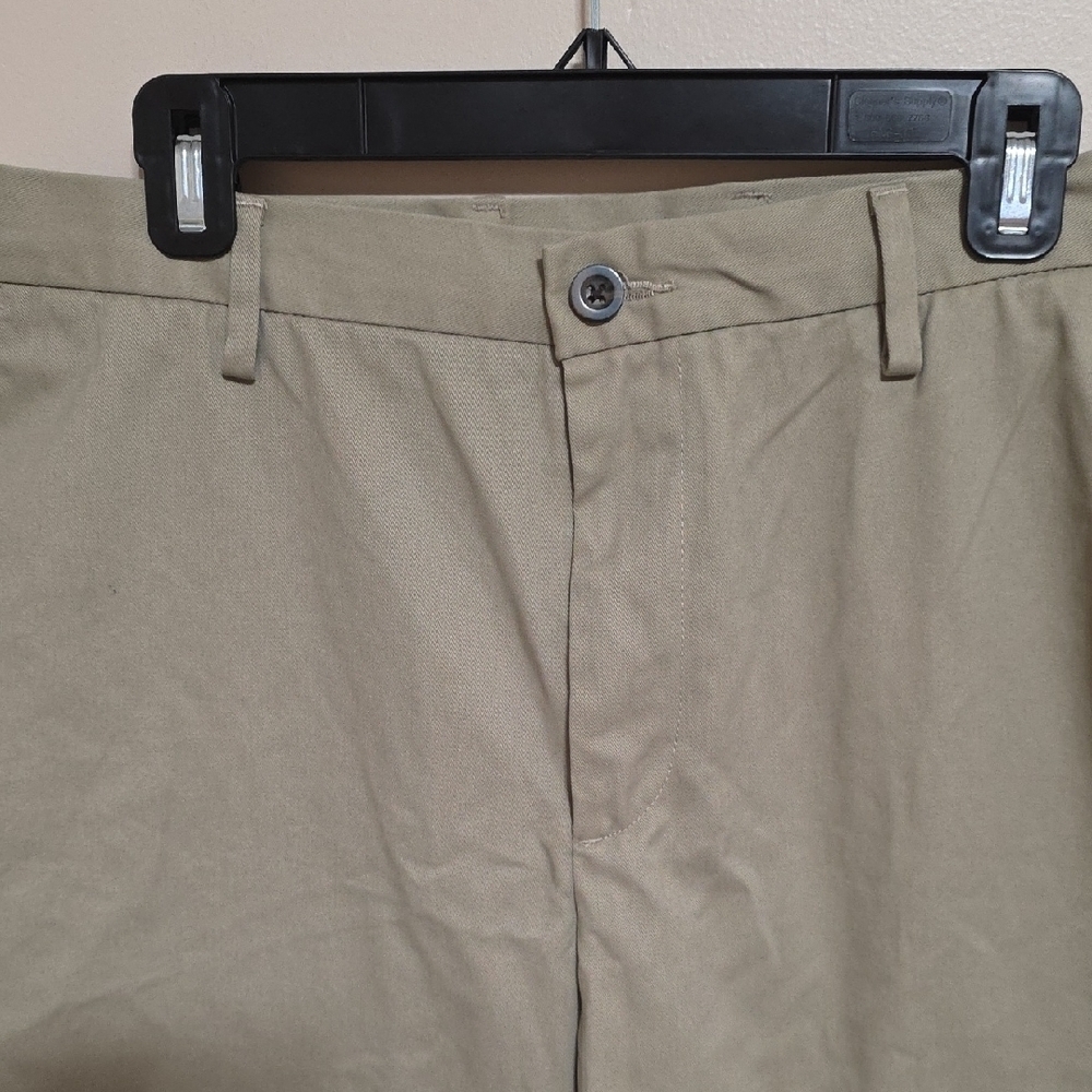 Amazon Essentials Men's Khaki Chinos - Picture 2 of 5